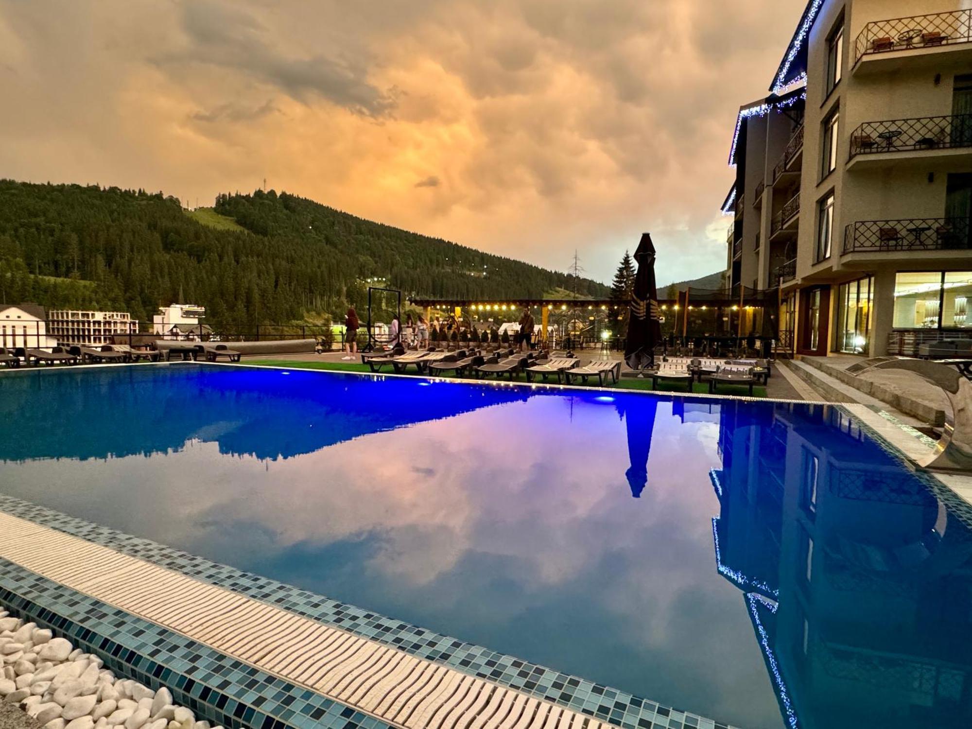 Gold Palace Wellness & Spa Bukovel Exteriör bild