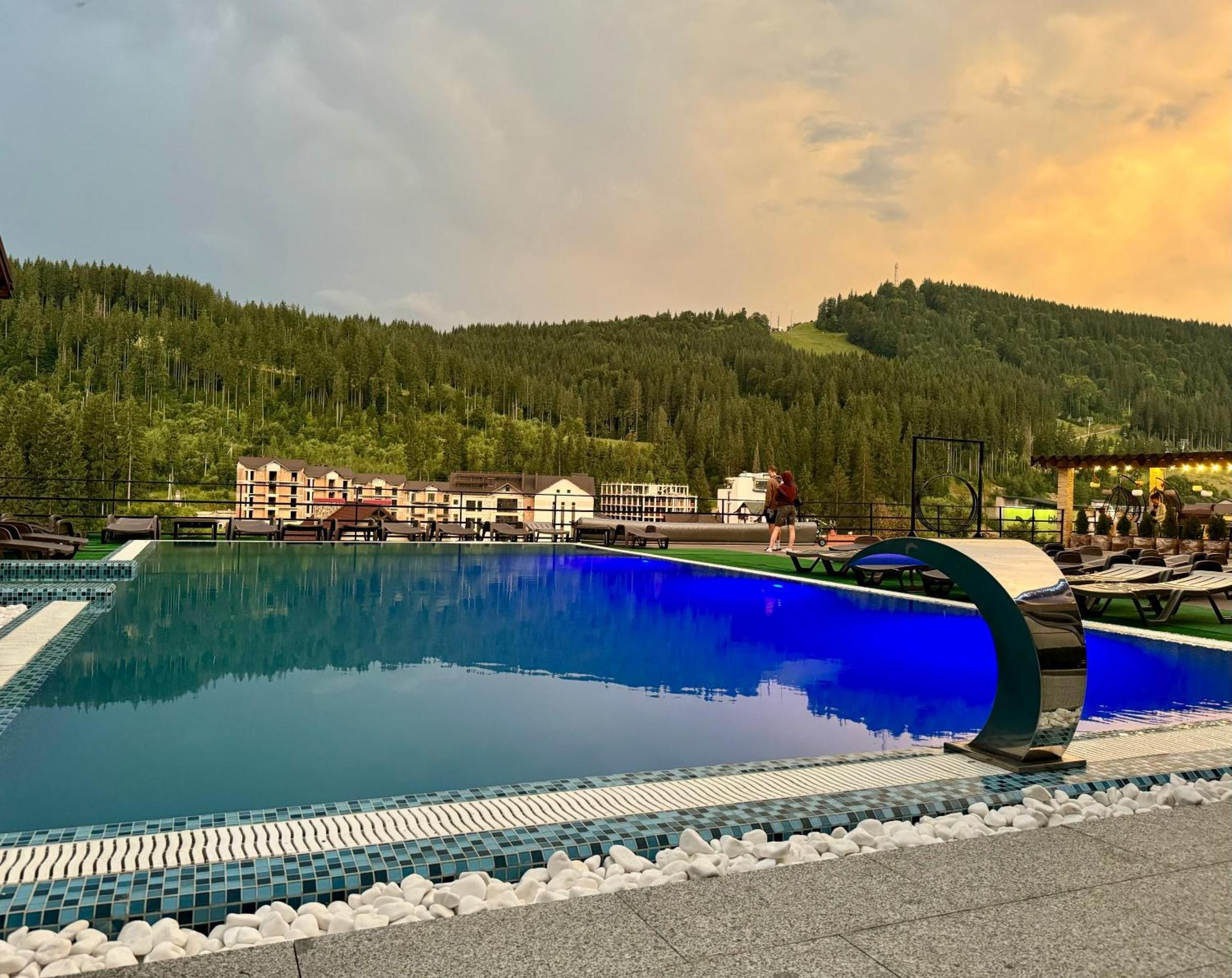 Gold Palace Wellness & Spa Bukovel Exteriör bild